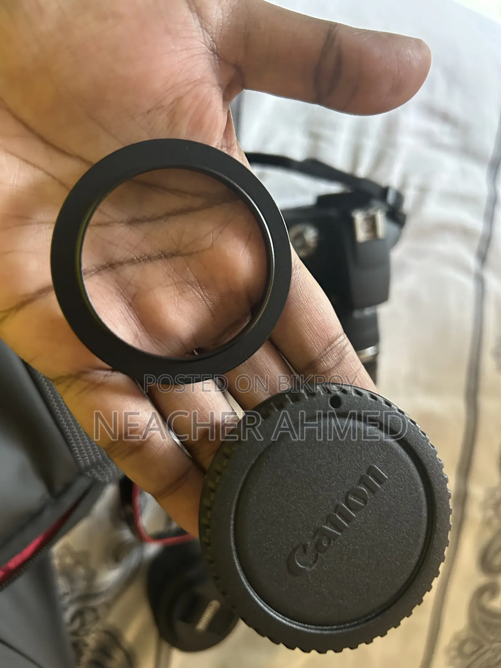 Six-month-old Canon 2000d DSLR camera for sale