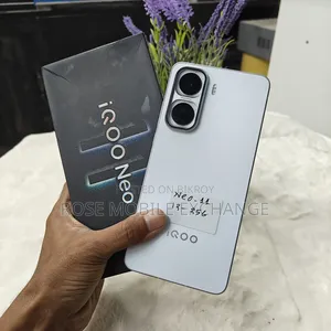 নতুন iQOO 11 ২৫৬ জিবি সাদা