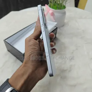 নতুন iQOO 11 ২৫৬ জিবি সাদা