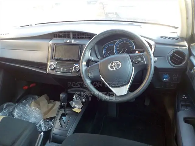 Toyota Axio 2021 Silver