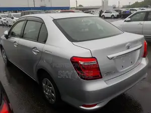 টয়োটা এক্সিও ২০২১ সিলভার