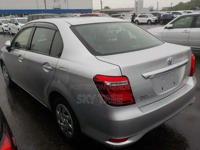 টয়োটা এক্সিও ২০২১ সিলভার