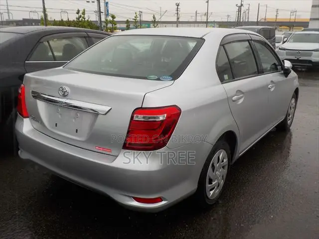 টয়োটা এক্সিও ২০২১ সিলভার
