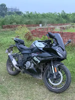 CFMoto 300SR 2025 কালো