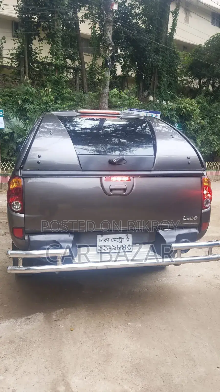 Mitsubishi L200 2010 Gray