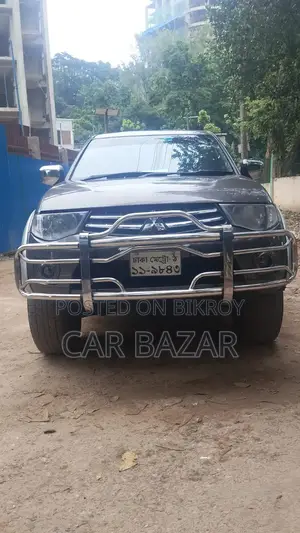 Mitsubishi L200 2010 Gray