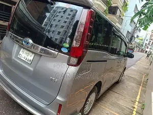Toyota Noah 2015 Gray