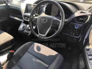 Toyota Noah 2021 Pearl