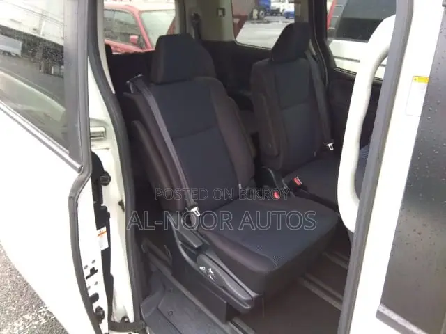 Toyota Noah 2021 Pearl