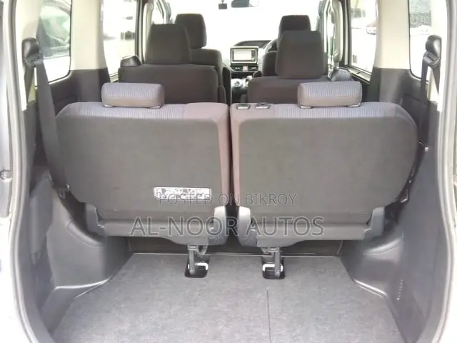 Toyota Noah 2021 Pearl