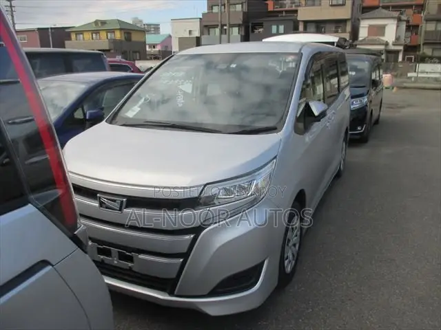 Toyota Noah 2021 Silver