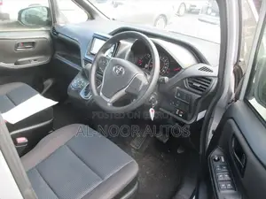 Toyota Noah 2021 Silver