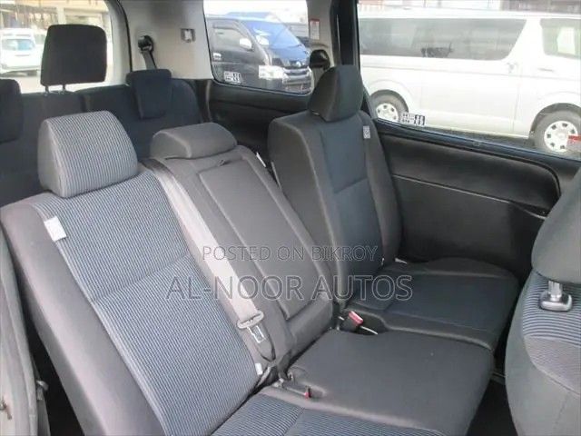Toyota Noah 2021 Silver