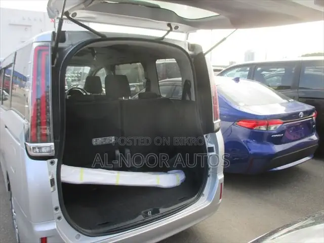 Toyota Noah 2021 Silver