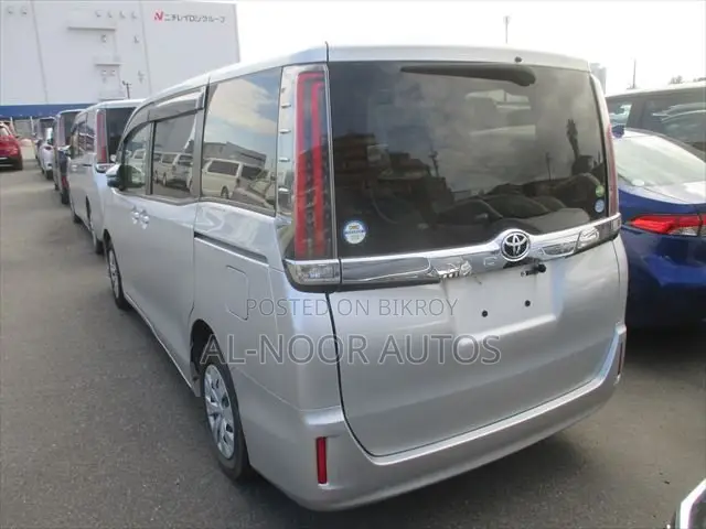 Toyota Noah 2021 Silver