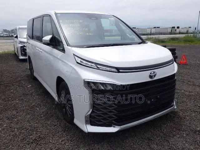 Toyota Voxy 2022 Pearl