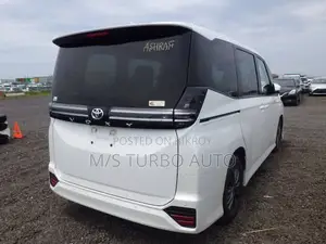 Toyota Voxy 2022 Pearl