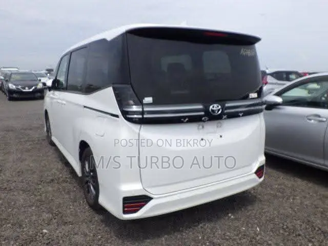 Toyota Voxy 2022 Pearl