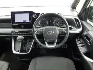 Toyota Voxy 2022 Pearl