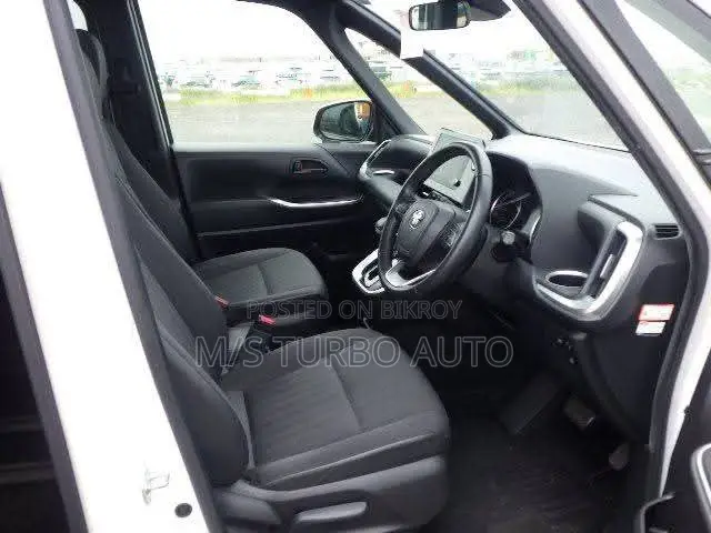 Toyota Voxy 2022 Pearl