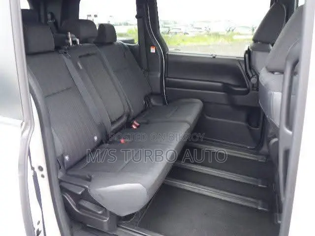 Toyota Voxy 2022 Pearl
