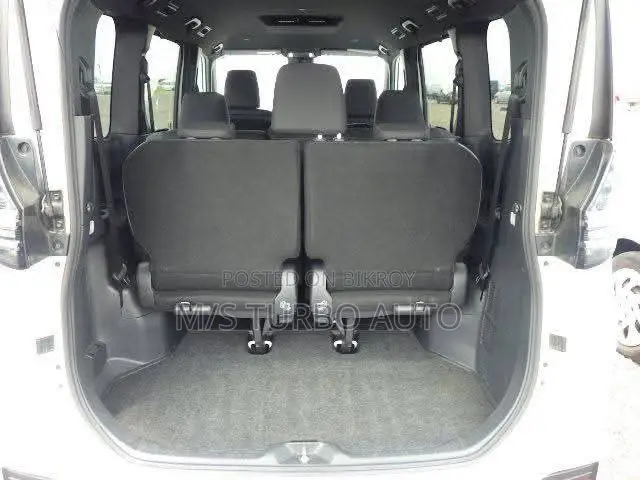 Toyota Voxy 2022 Pearl
