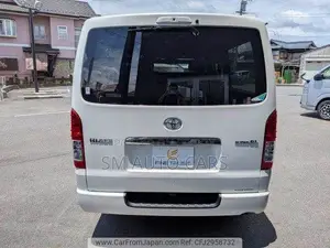 টয়োটা হাইএস ২০২১ পার্ল