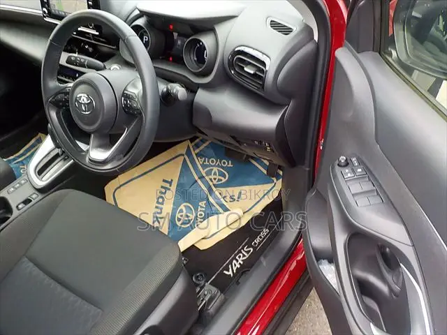 Toyota Yaris Cross 1.5 Hybrid FWD 2021 Red