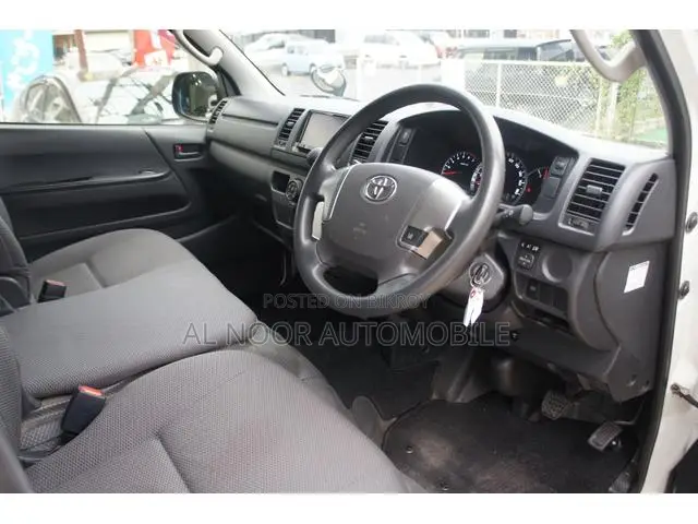 Toyota HiAce 2021 White