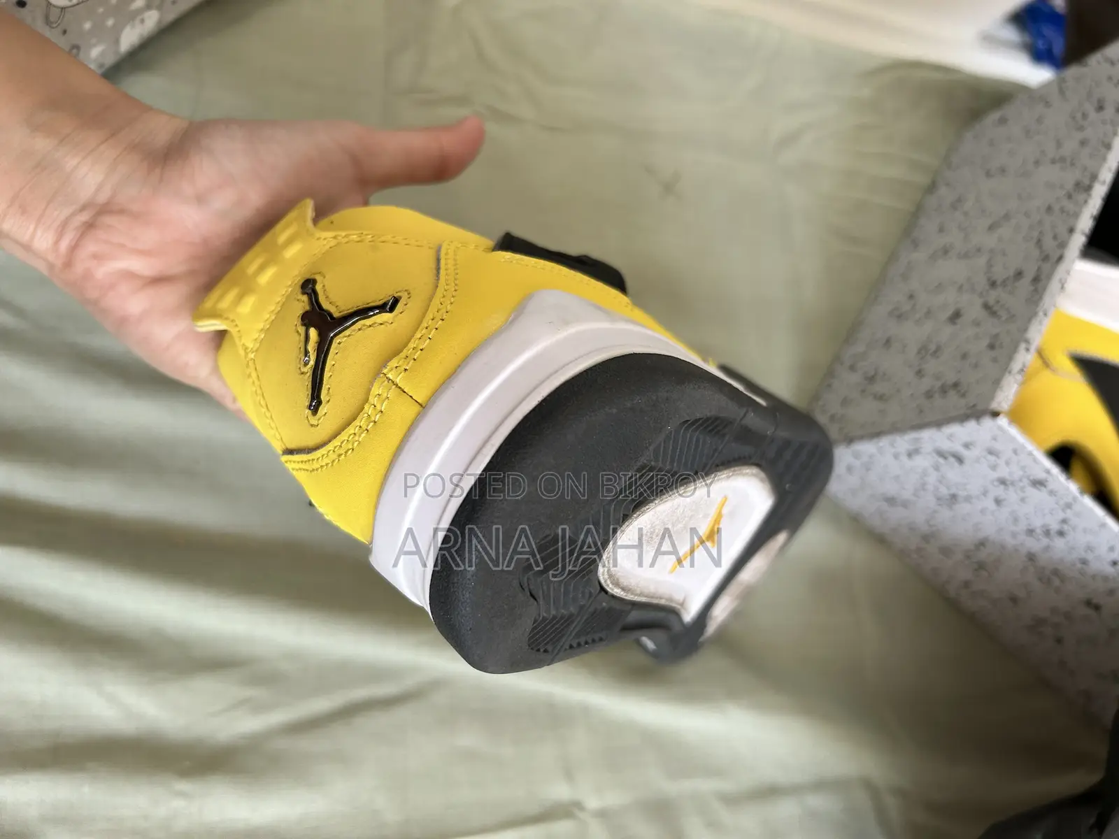 Original Air Jordan Retro 4 •Lightning•