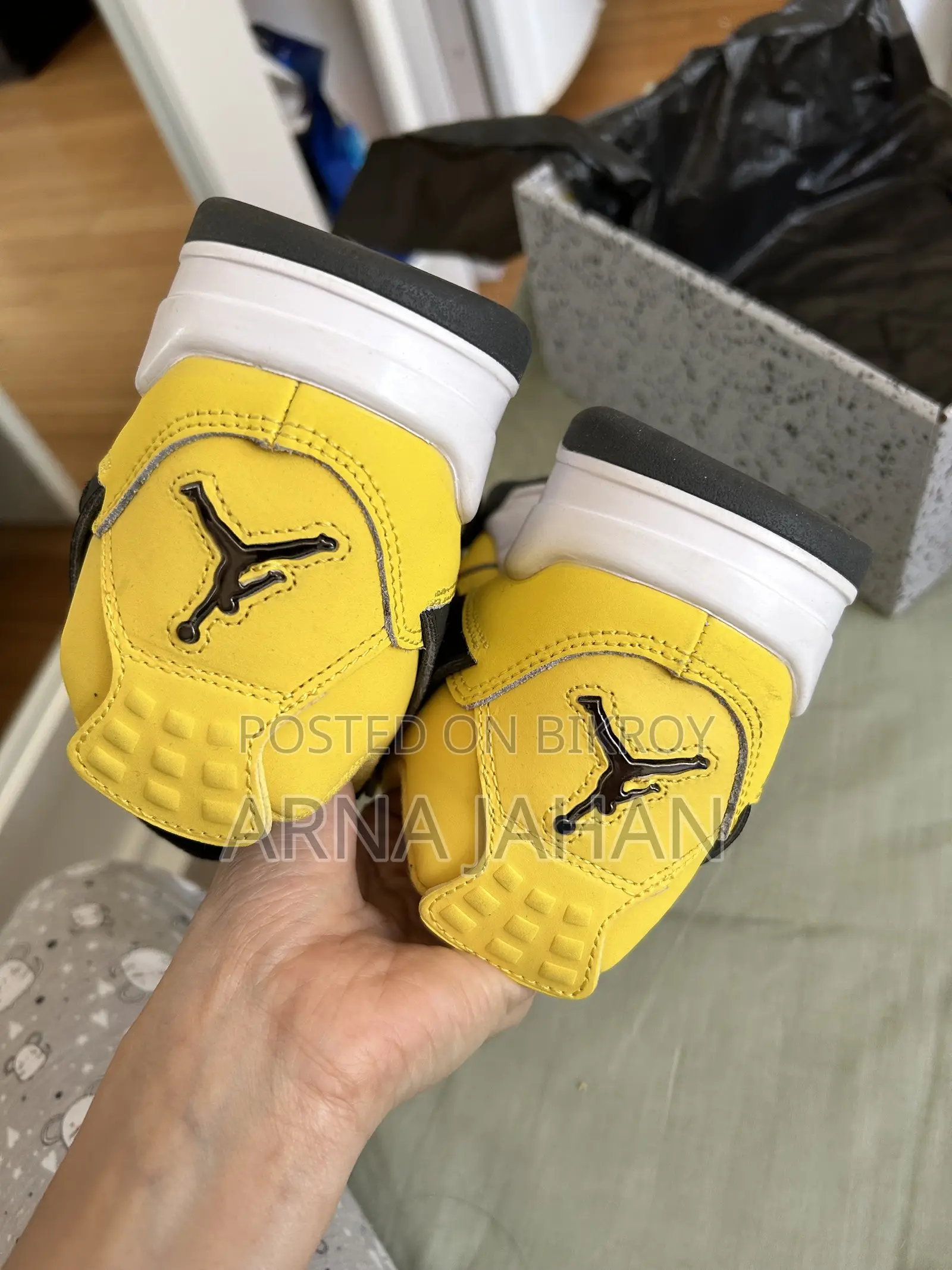 Original Air Jordan Retro 4 •Lightning•
