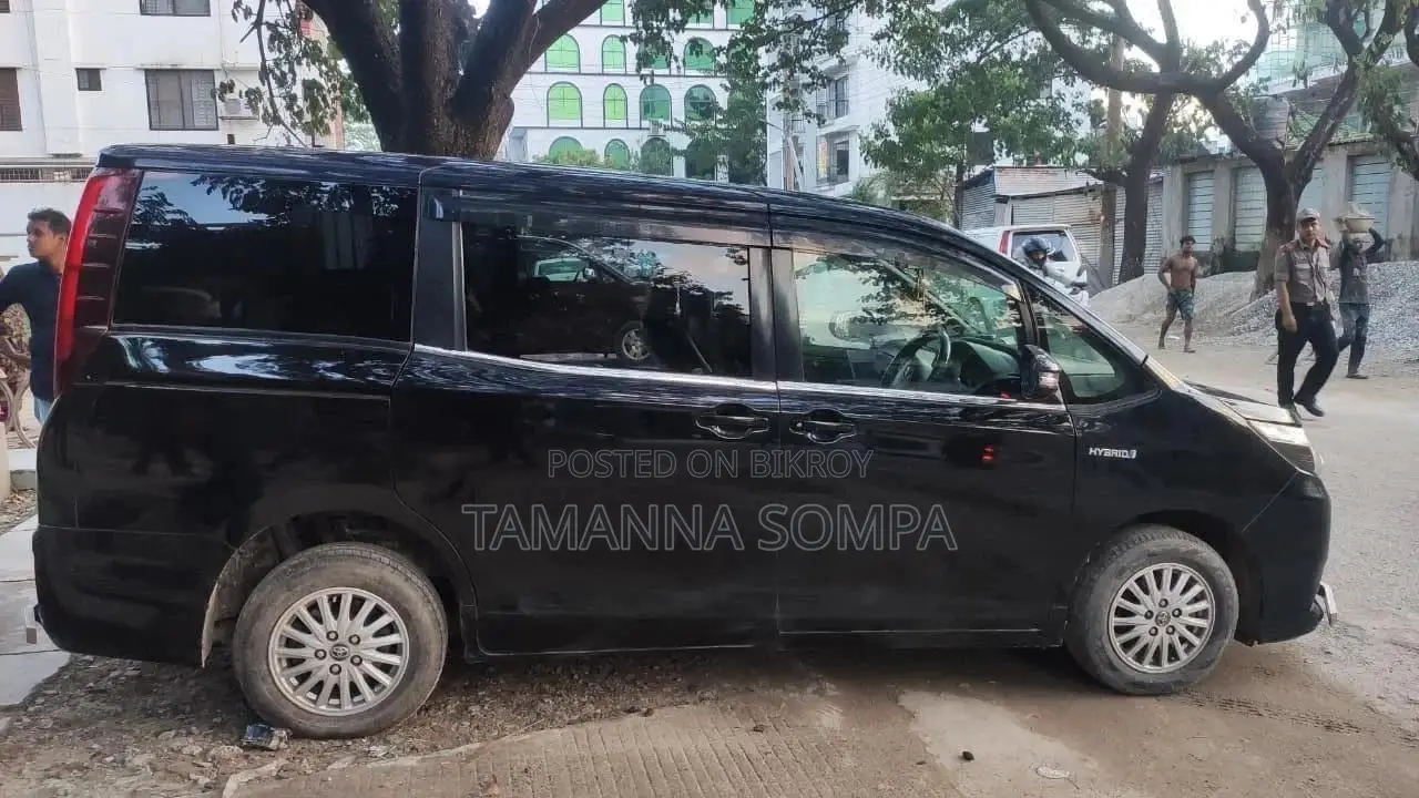 Toyota Voxy 2014 Black
