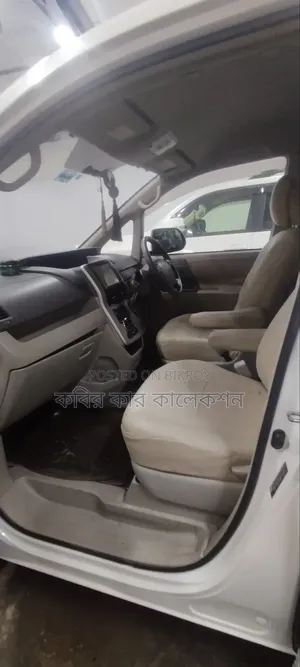 টয়োটা অ্যালিয়ন ২০১১ সাদা