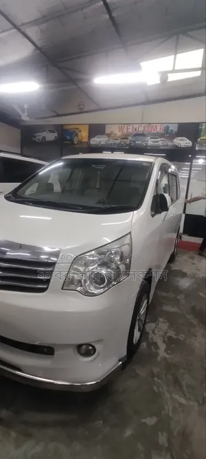 টয়োটা অ্যালিয়ন ২০১১ সাদা