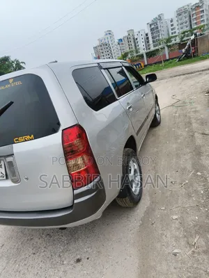 টয়োটা সাকসিড ২০০৩ রুপালি