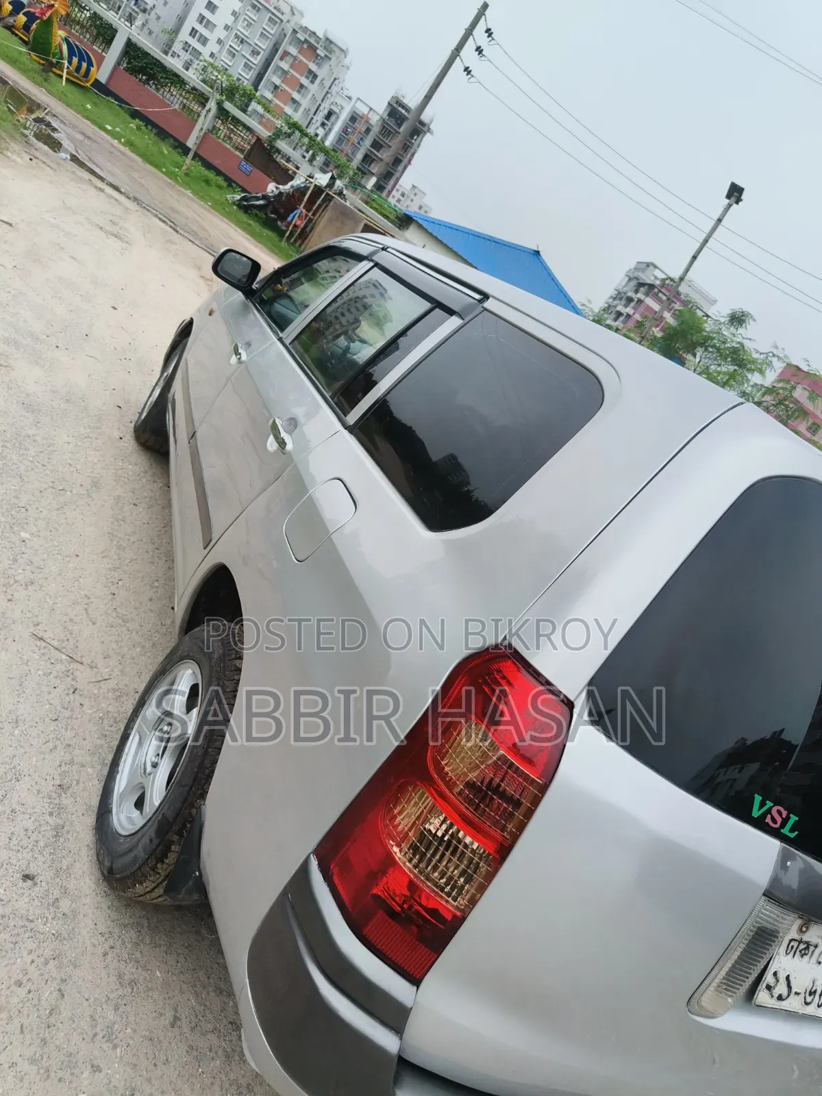 টয়োটা সাকসিড ২০০৩ রুপালি