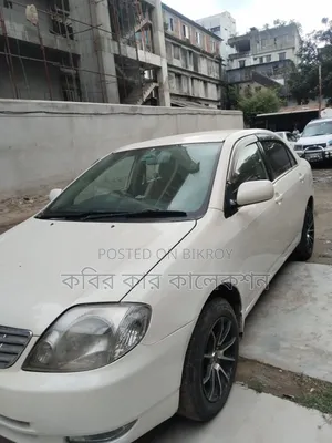 টয়োটা করোলা ২০০২ সাদা