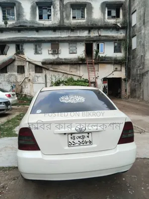 টয়োটা করোলা ২০০২ সাদা