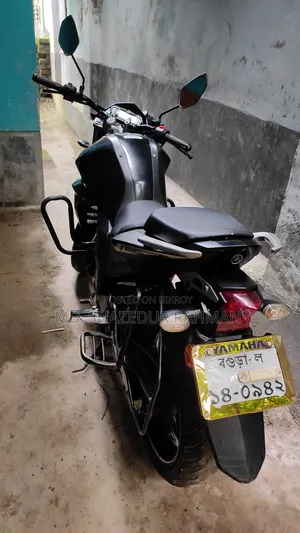 ইয়ামাহা এফজেড ২০২২ কালো