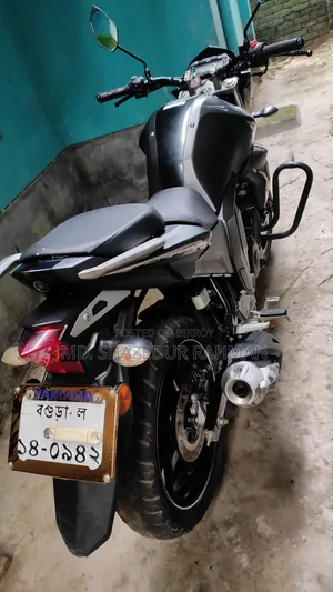 ইয়ামাহা এফজেড ২০২২ কালো