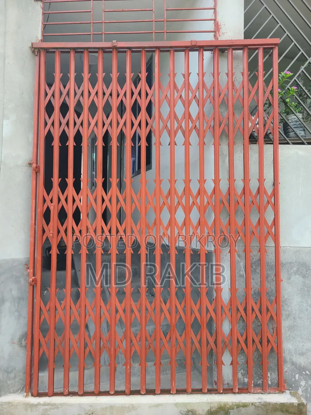Collapsible gate height 8 feet 2 inches x width 5 feet 10 inches