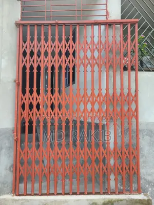Collapsible gate height 8 feet 2 inches x width 5 feet 10 inches