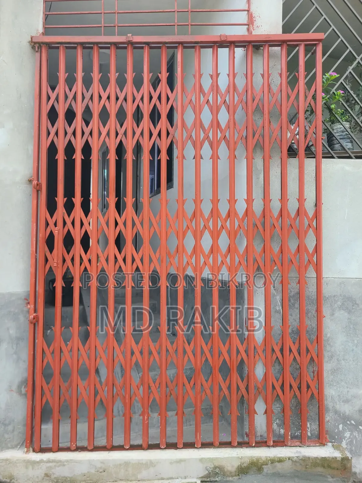 Collapsible gate height 8 feet 2 inches x width 5 feet 10 inches