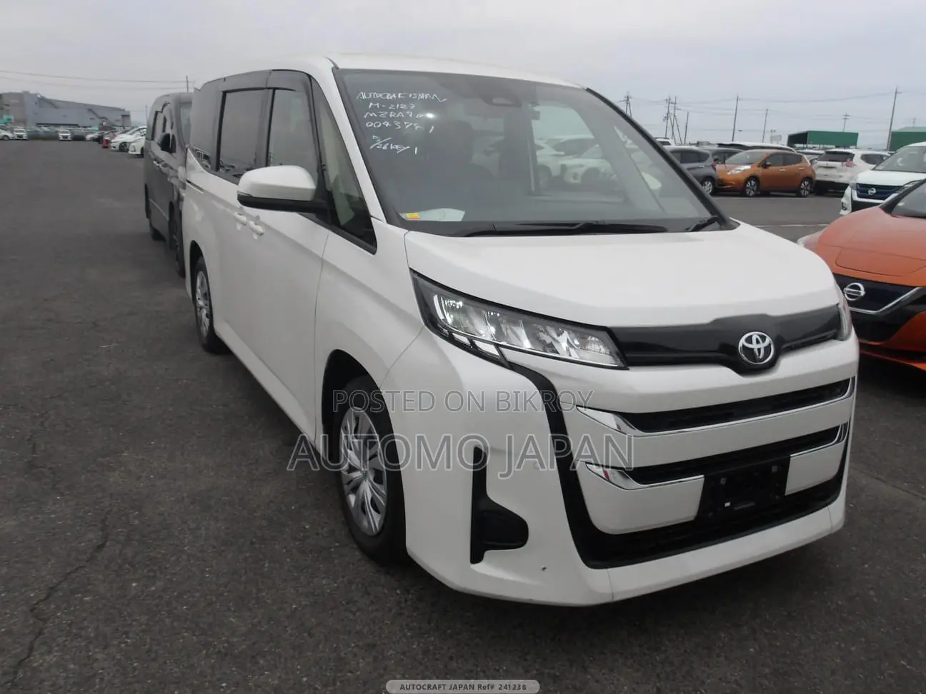Toyota Noah 2023 Pearl