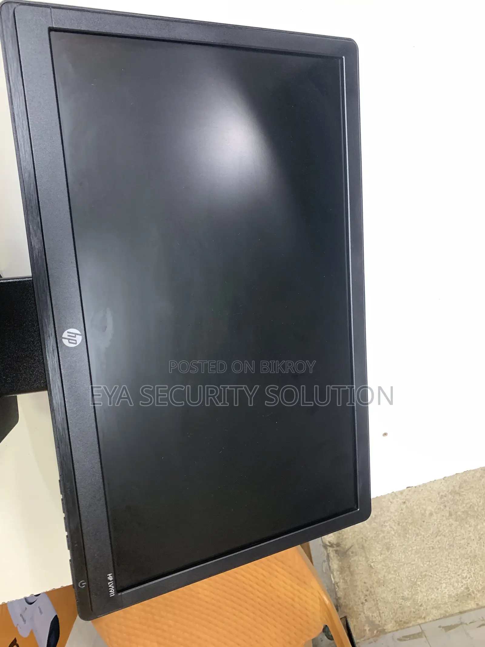 19" Monitor