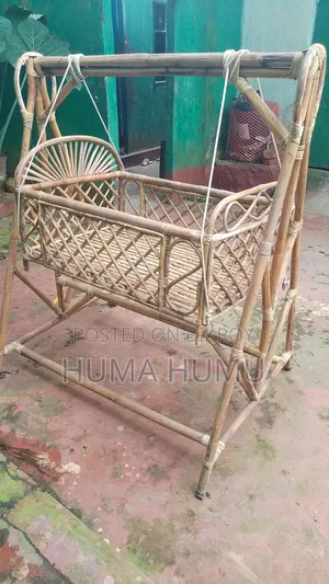 বেতের দোলনা