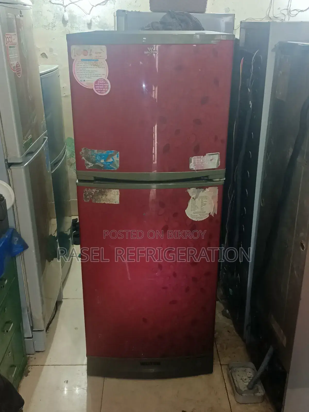 337 Liter running Walton fridge for sale.