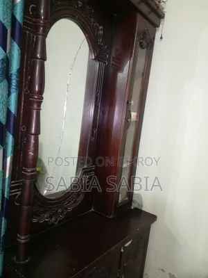ড্রেসিং টেবিল