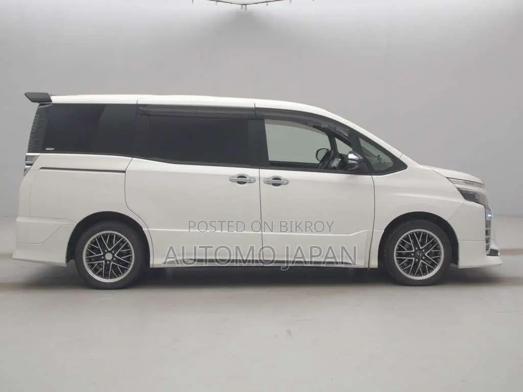 Toyota Voxy 2021 Pearl