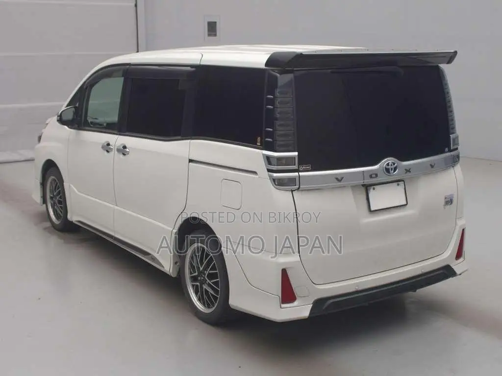 Toyota Voxy 2021 Pearl